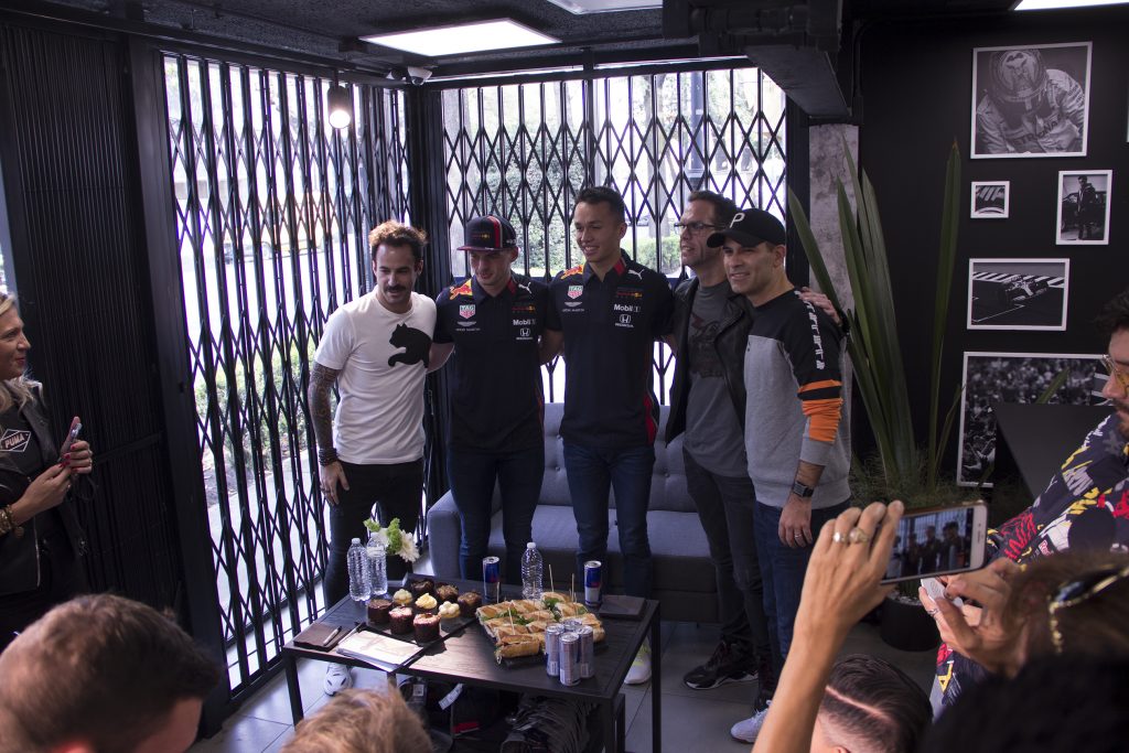 Max Verstappen, Alex Albon y Rafa Márquez divirtiéndose en “The House of Motorsport” de PUMA